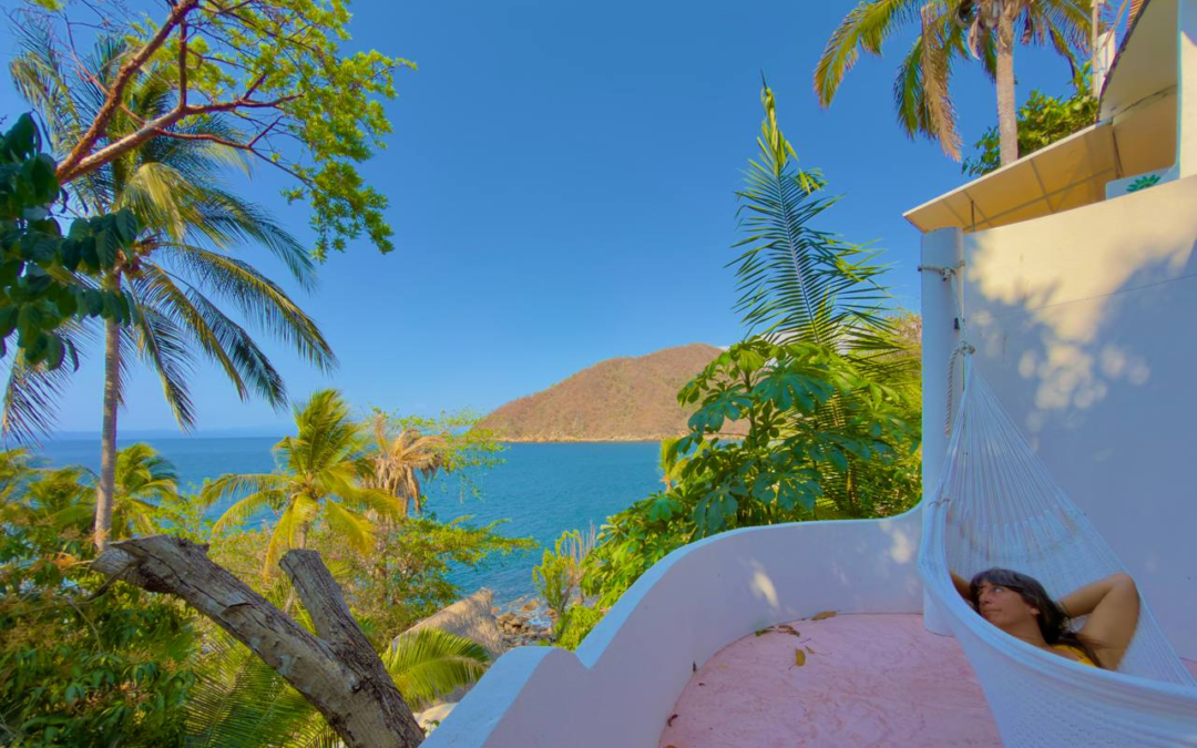 Room 10 – Air-Conditioned Ocean Suite terrace hammock with ocean view